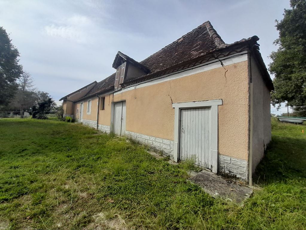 Ferme MILHAC D'AUBEROCHE 52000€ DINO OLGIATI IMMOBILIER Ferme MILHAC D'AUBEROCHE 52000€ DINO OLGIATI IMMOBILIER