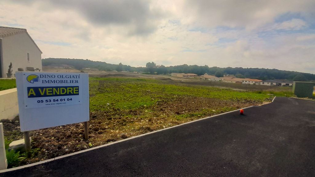 Terrain CHAMPCEVINEL 52550€ DINO OLGIATI IMMOBILIER Terrain CHAMPCEVINEL 52550€ DINO OLGIATI IMMOBILIER