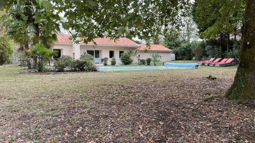 Maison Contemporaine NOTRE DAME DE SANILHAC 1700€ DINO OLGIATI IMMOBILIER